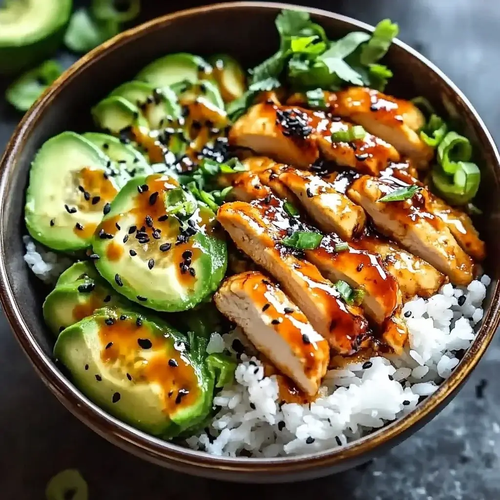 Spicy Honey Ginger Chicken Bowls with Yum Yum Sauce: Delight Your Taste Buds!