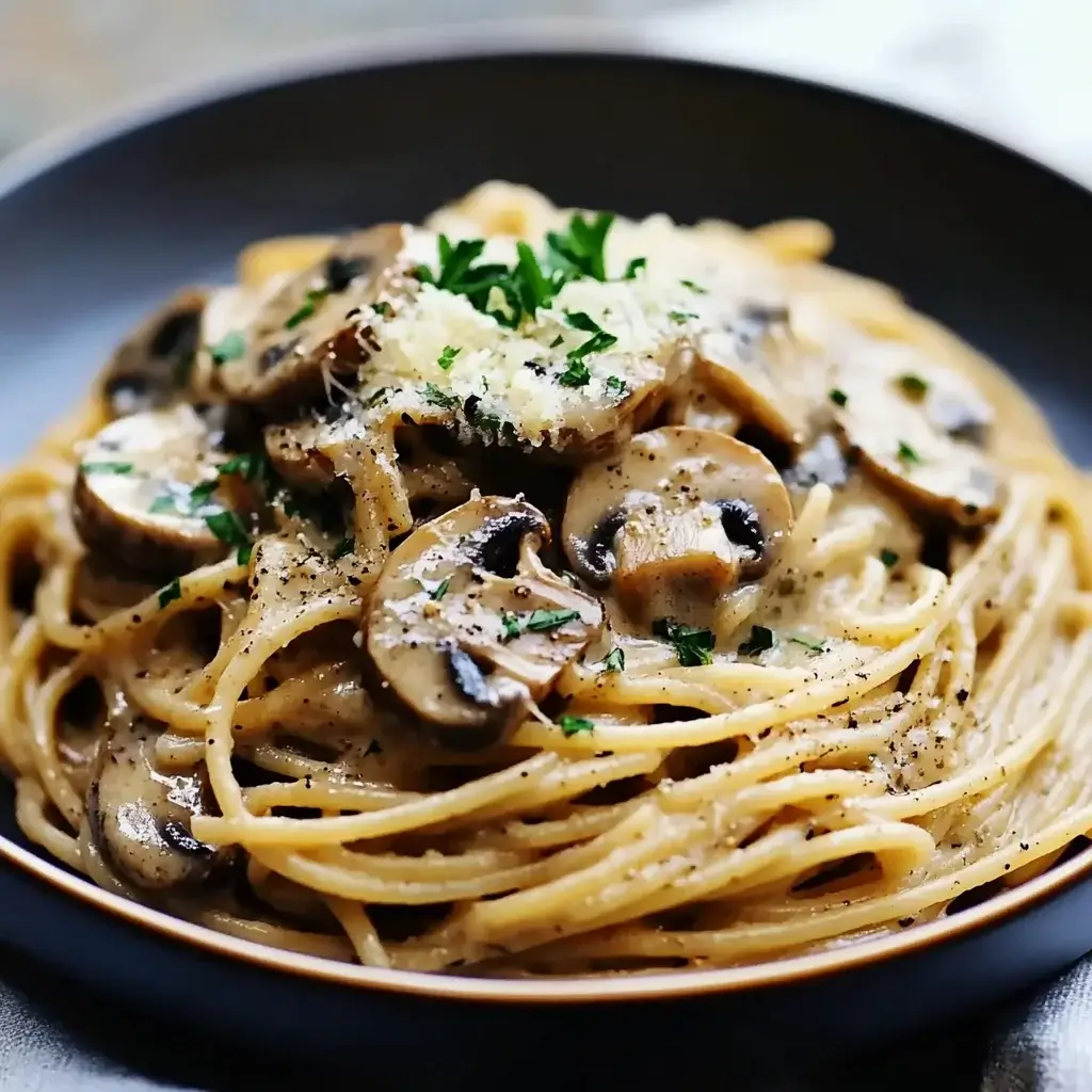 Creamy Garlic Herb Mushroom Spaghetti: A Delightful Dish!